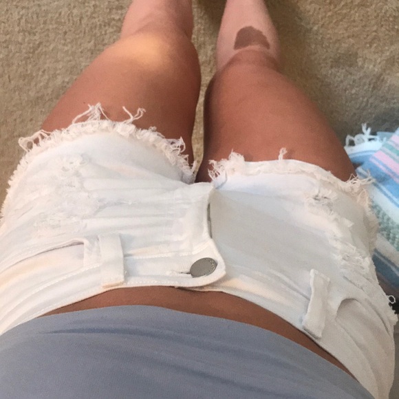 Best pair of high waisted white shorts! - Picture 3 of 7